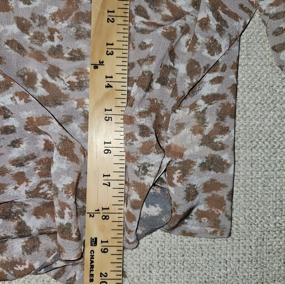 NWT Mystery wrap blouse. Med - Picture 11 of 13